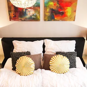 https://new-well-appointed-private-room-with-ensuite-bathroom.topcolognehotels.com